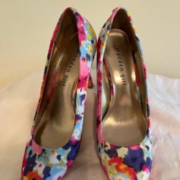 Multi color satin feel platform pump 6.5M like new - Picture 2 of 5